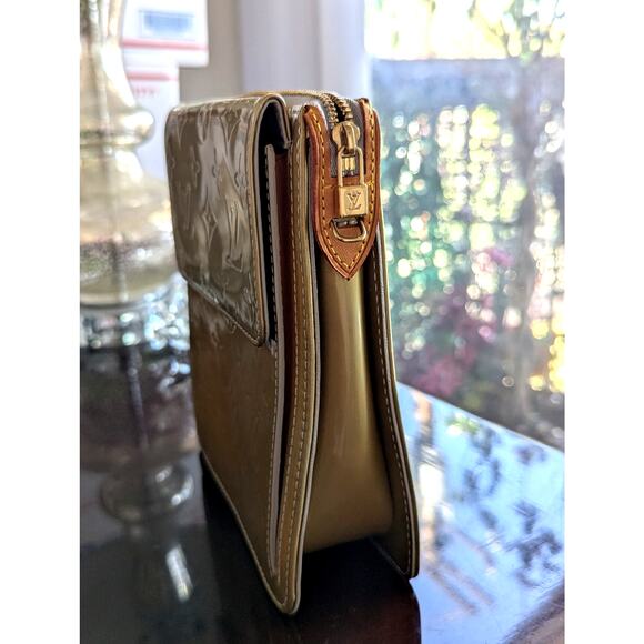 LOUIS VUITTON Monogrammed LV Vernis Patent Leather Mott Bag Pouch MOSS GREEN ๐ - Picture 9 of 15